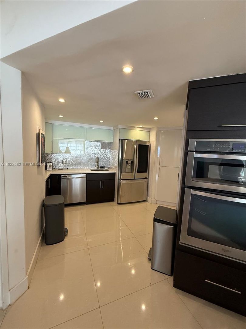 Miami House: 825 Brickell Bay Drive 1151