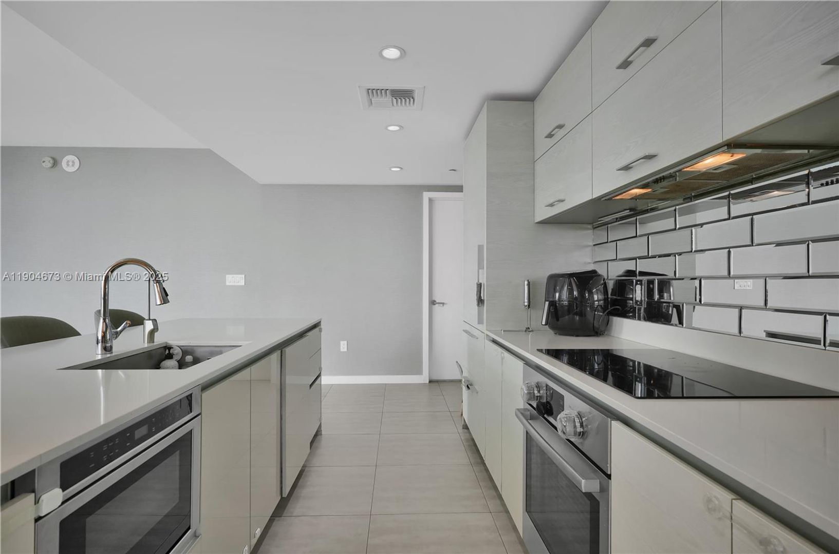 Miami House: 1300 S Miami Avenue 2705