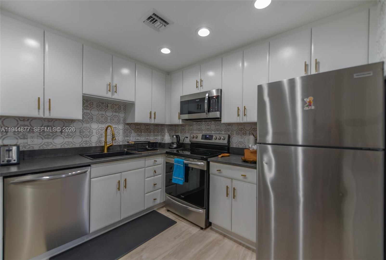 Hallandale Beach House: 1950 S Ocean Drive 19E