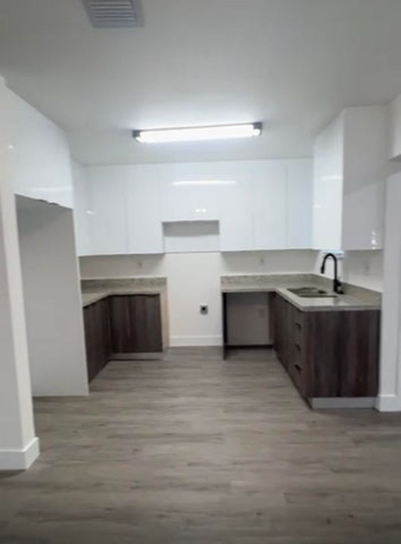 Fort Lauderdale House: 517 NW 16TH Avenue