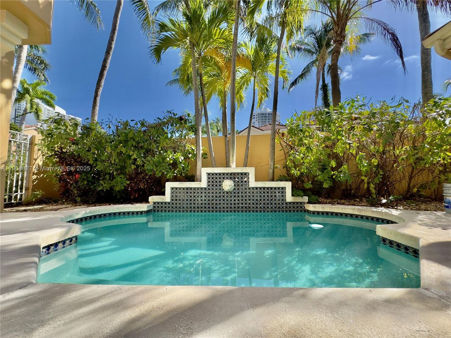 Aventura House: 3728 NE 208th Terrace 3728