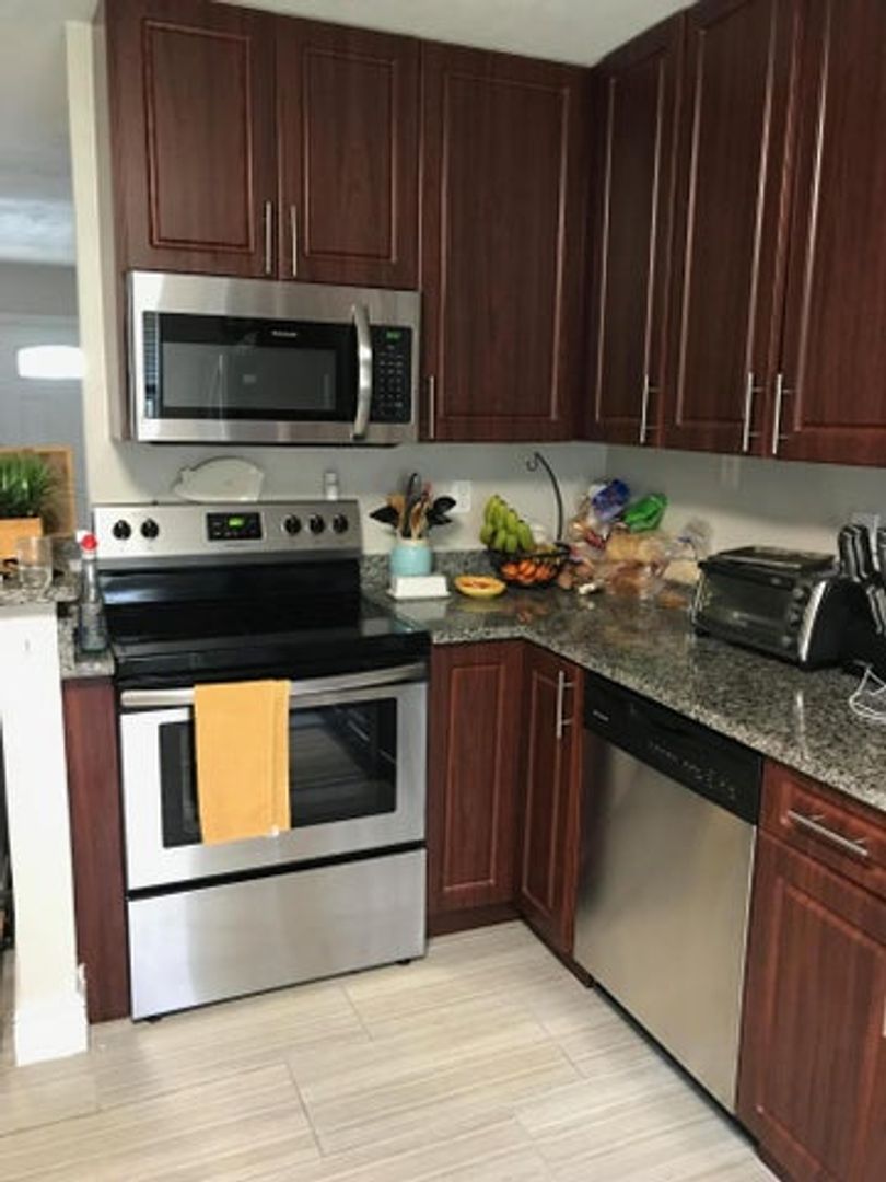 Boca Raton House: 208 Coventry Street