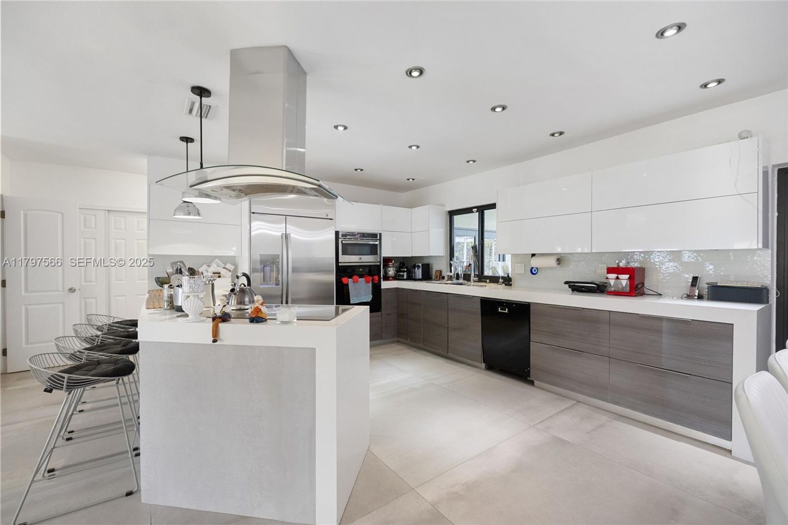 Miami House: 20375 NE 22nd Place