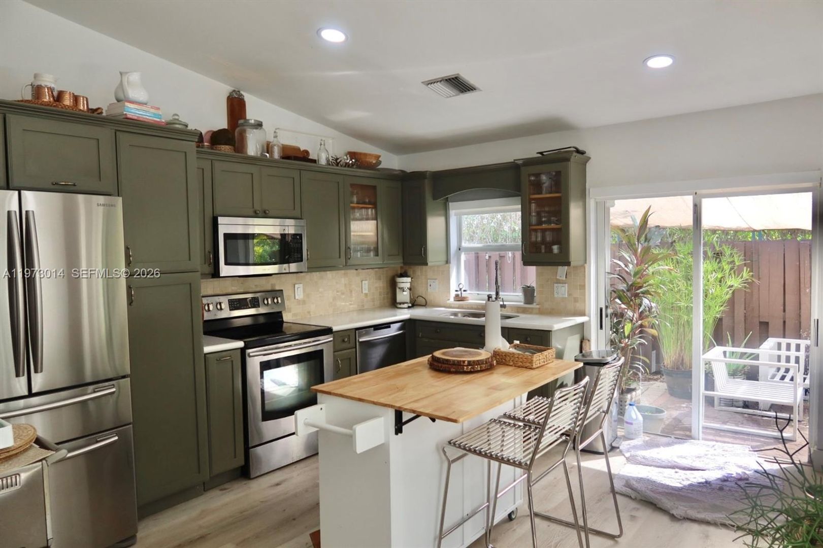 Doral House: 5862 NW 113th Place 5862