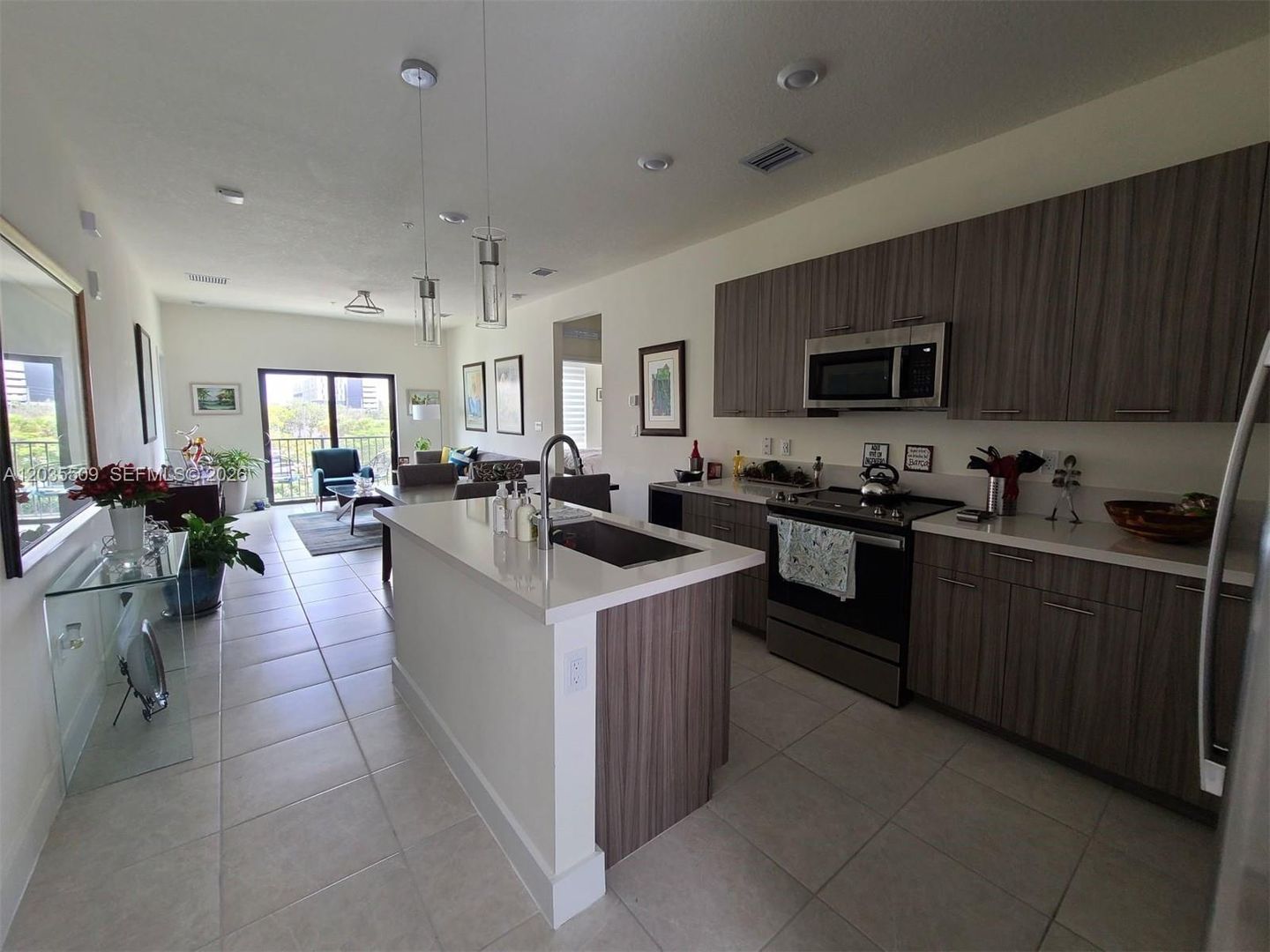 Doral House: 8301 NW 41st 302 302