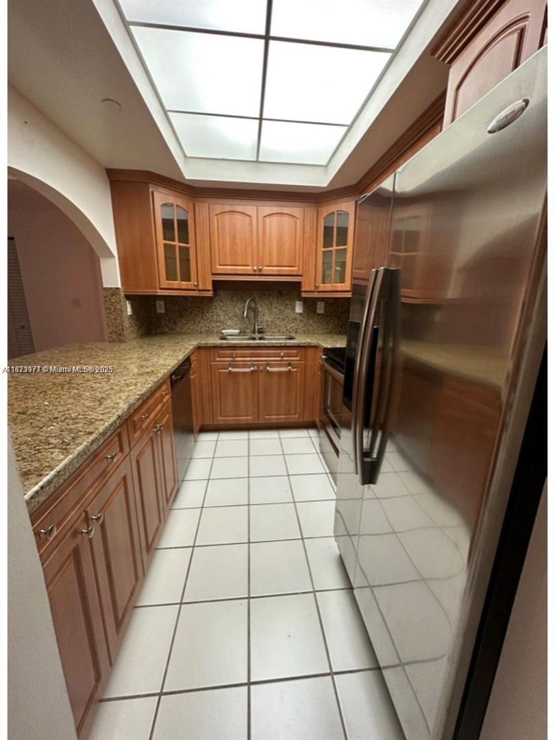 Doral House: 9725 52nd Street 211