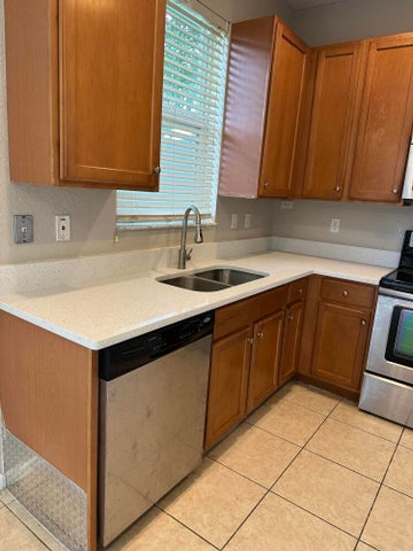 Greenacres House: 5012 Starblaze Drive