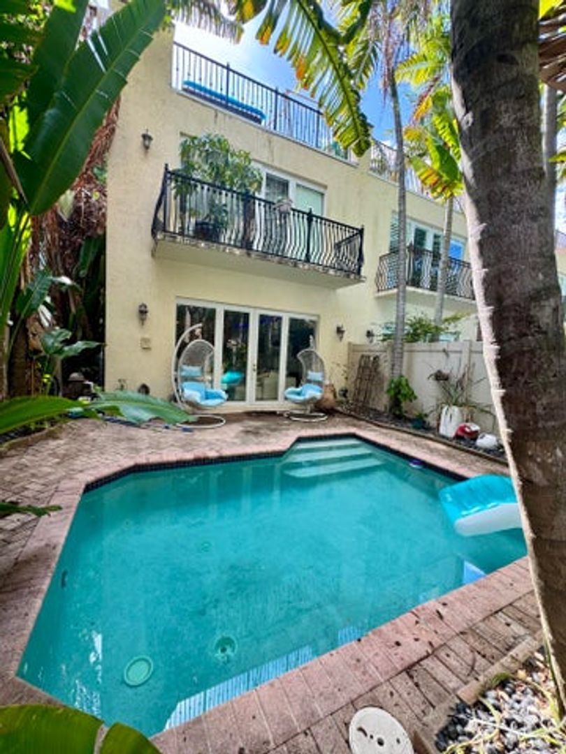 Fort Lauderdale House: 808 N Victoria Park Road 0