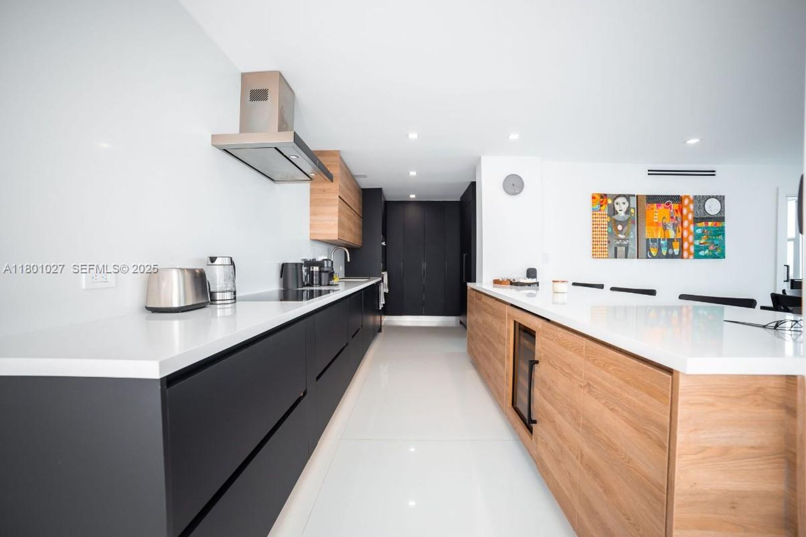 Miami Beach House: 5600 Collins Avenue 14K