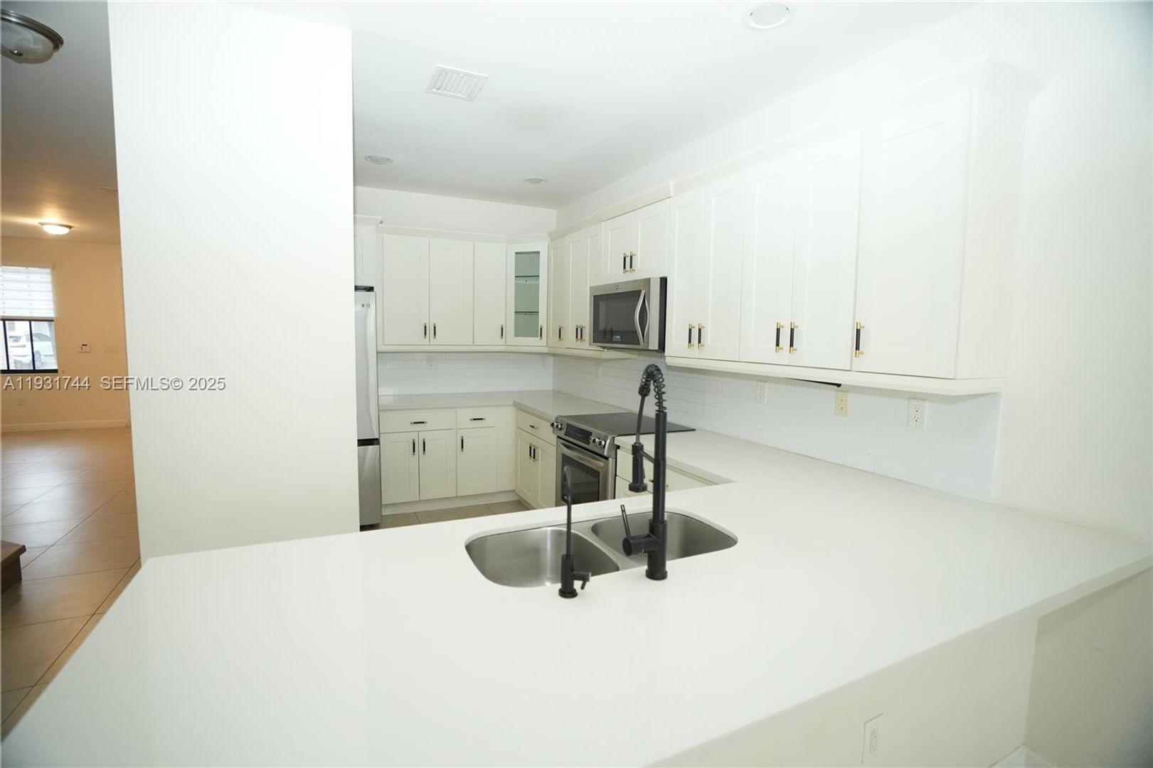 Doral House: 10436 NW 61st Lane 00