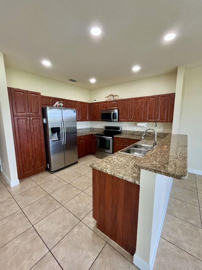 Oakland Park House: 3161 NW 33rd Street