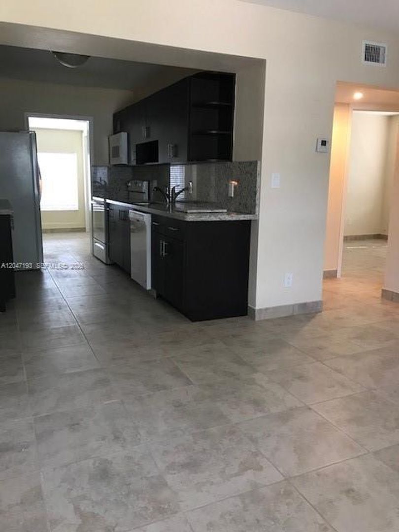 North Miami Beach House: 1632 NE 183rd Street 1632