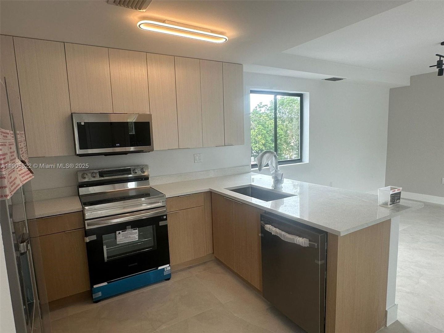 Miami, House: 5423 NE Miami Court 7