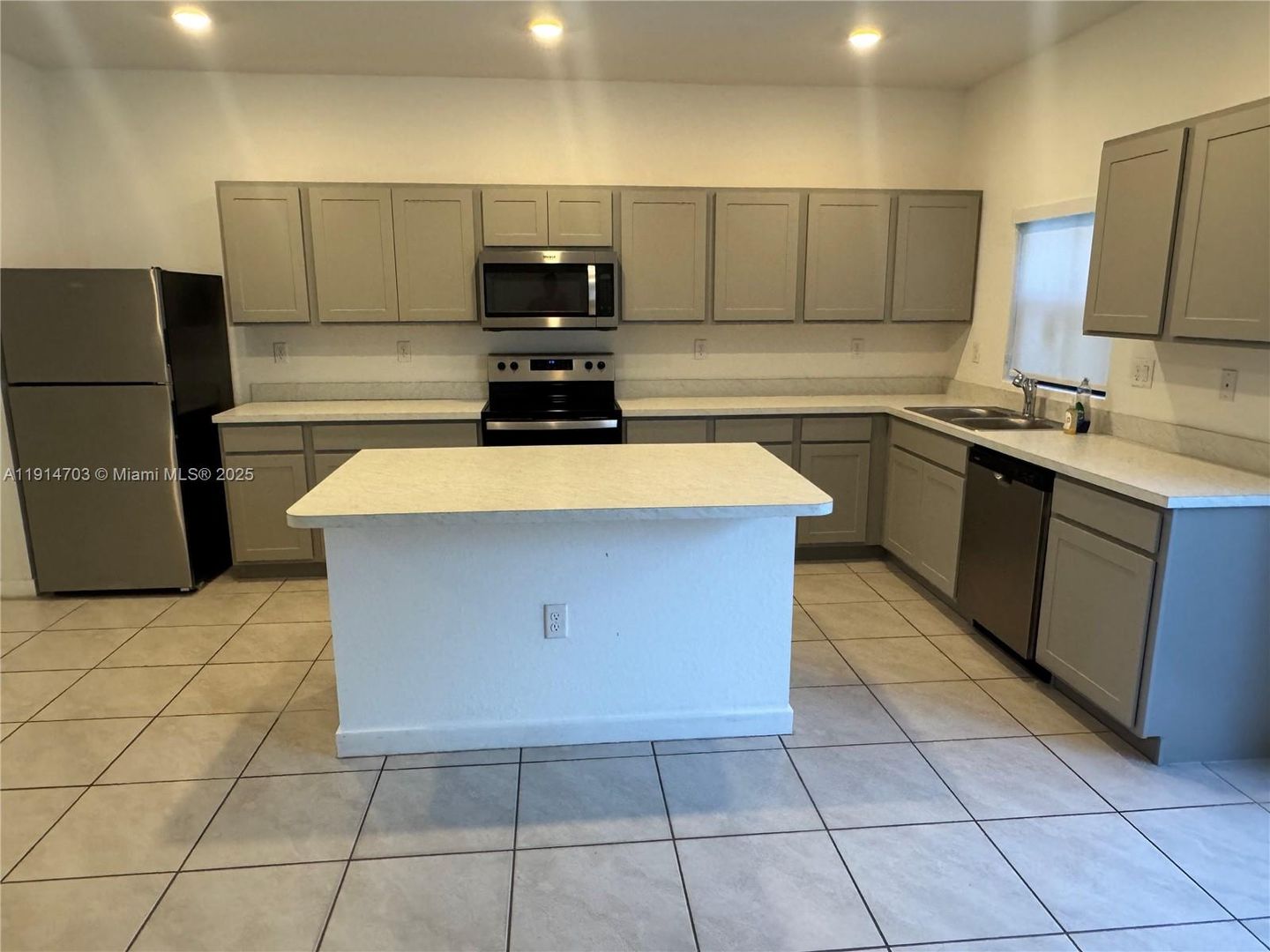 Pompano Beach House: 817 NW 3rd Way 817