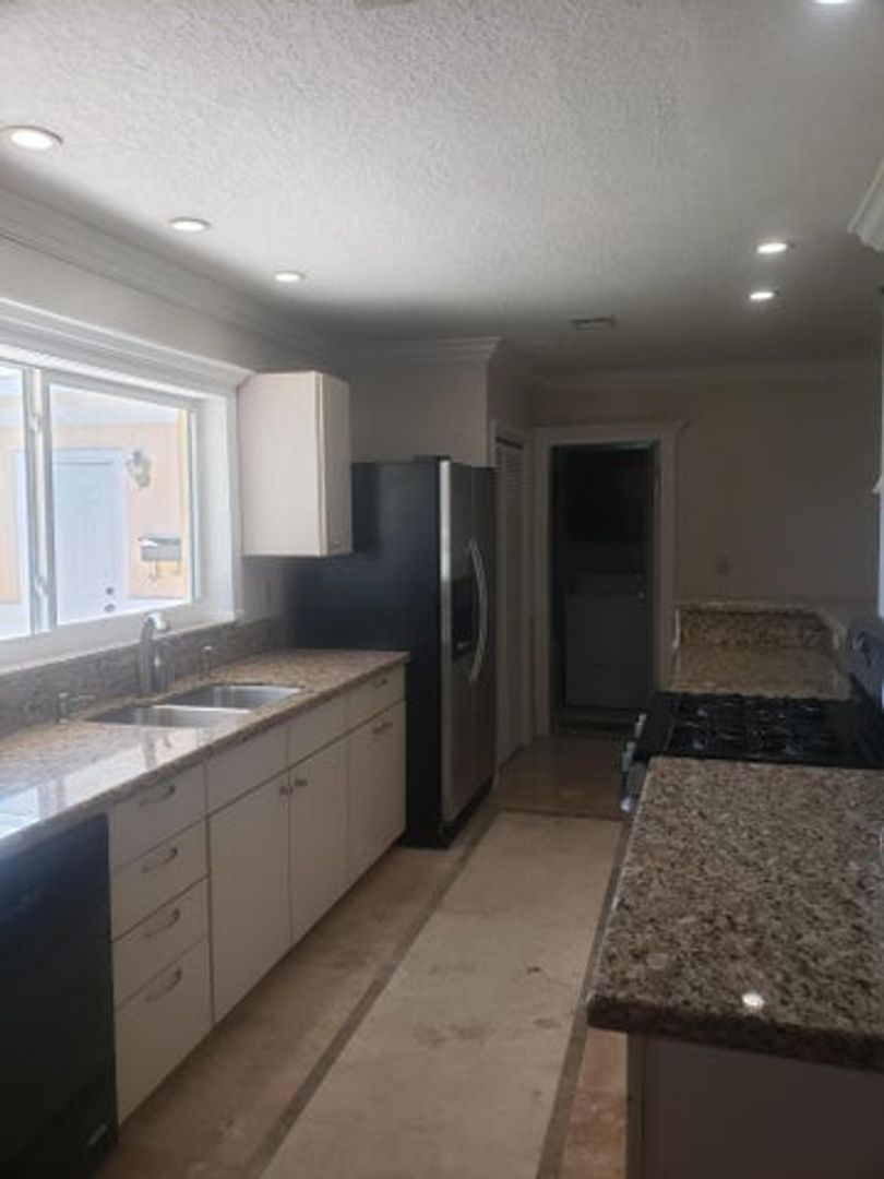 North Palm Beach House: 812 Dogwood Road