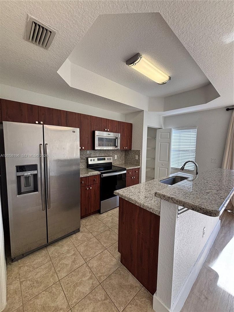 Dania Beach House: 4931 N Harbor Isles Drive 203