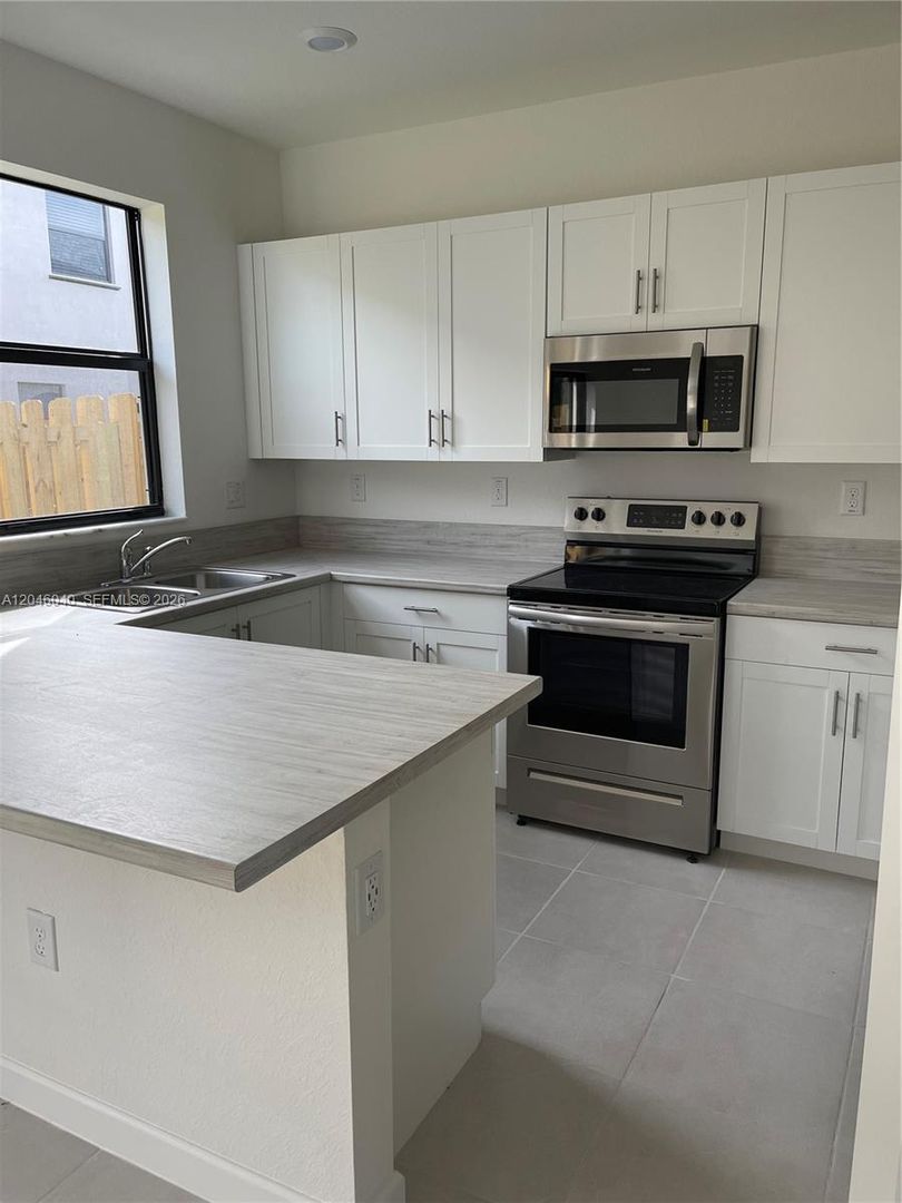 Miami House: 21447 NE 2nd Place
