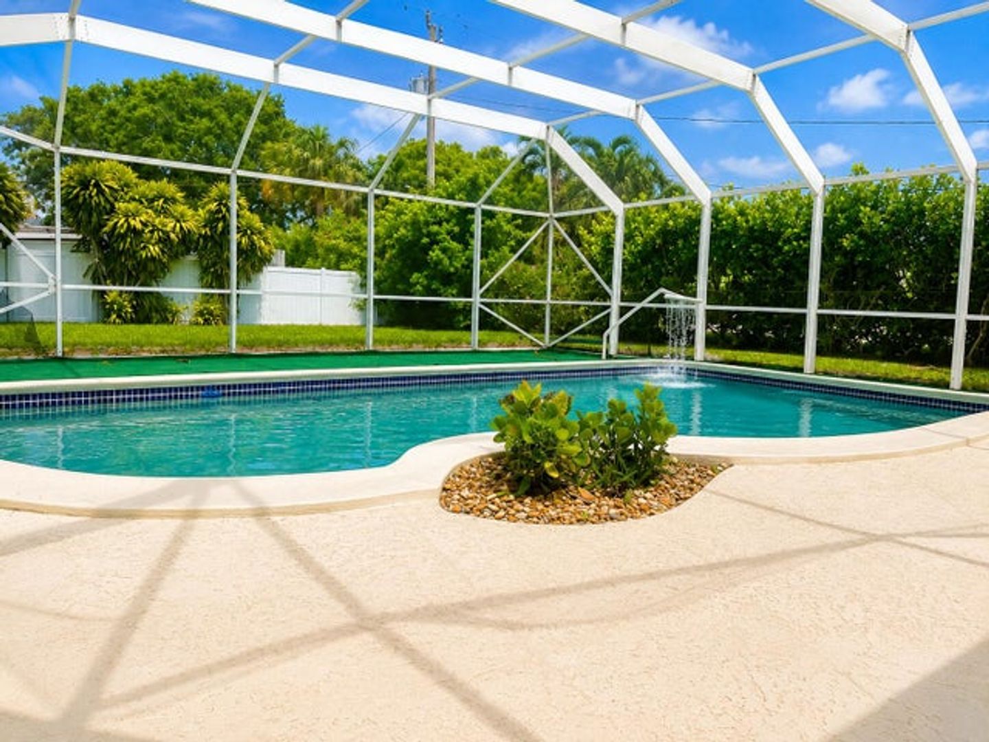 Plantation House: 461 SW 54th Avenue