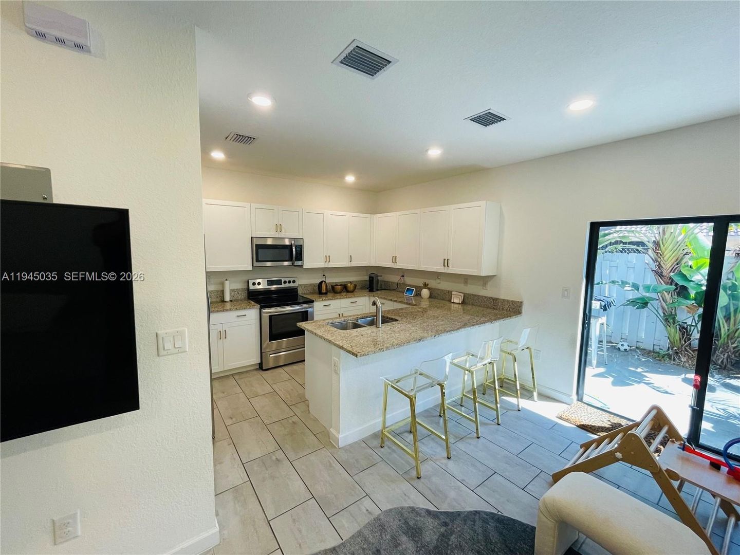 Miami House: 764 NE 206th Terrace