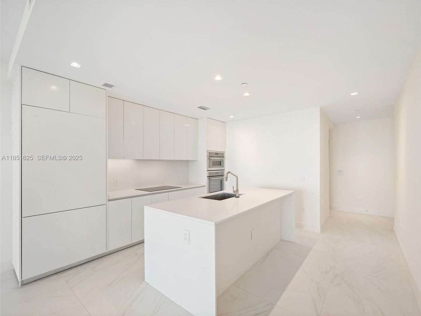 Miami House: 700 NE 24th Street 4305