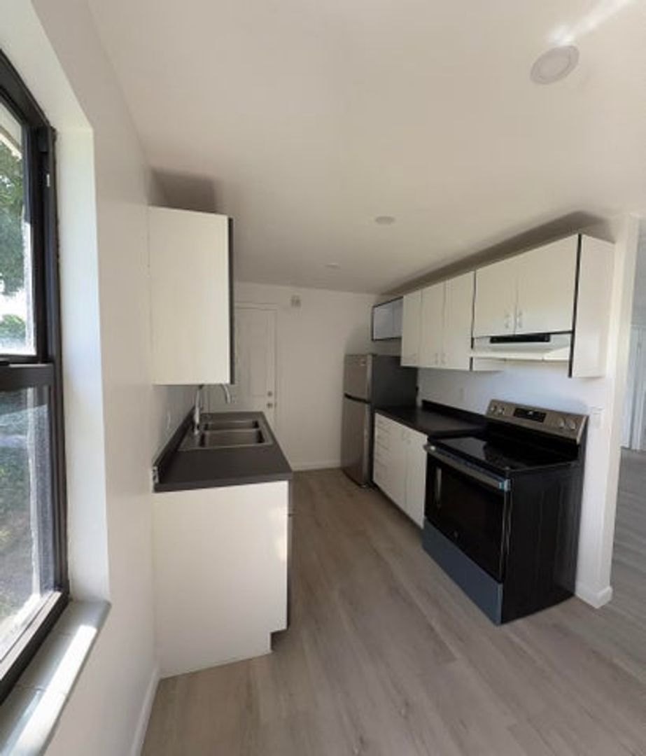 Boynton Beach House: 212 NW 11th Avenue