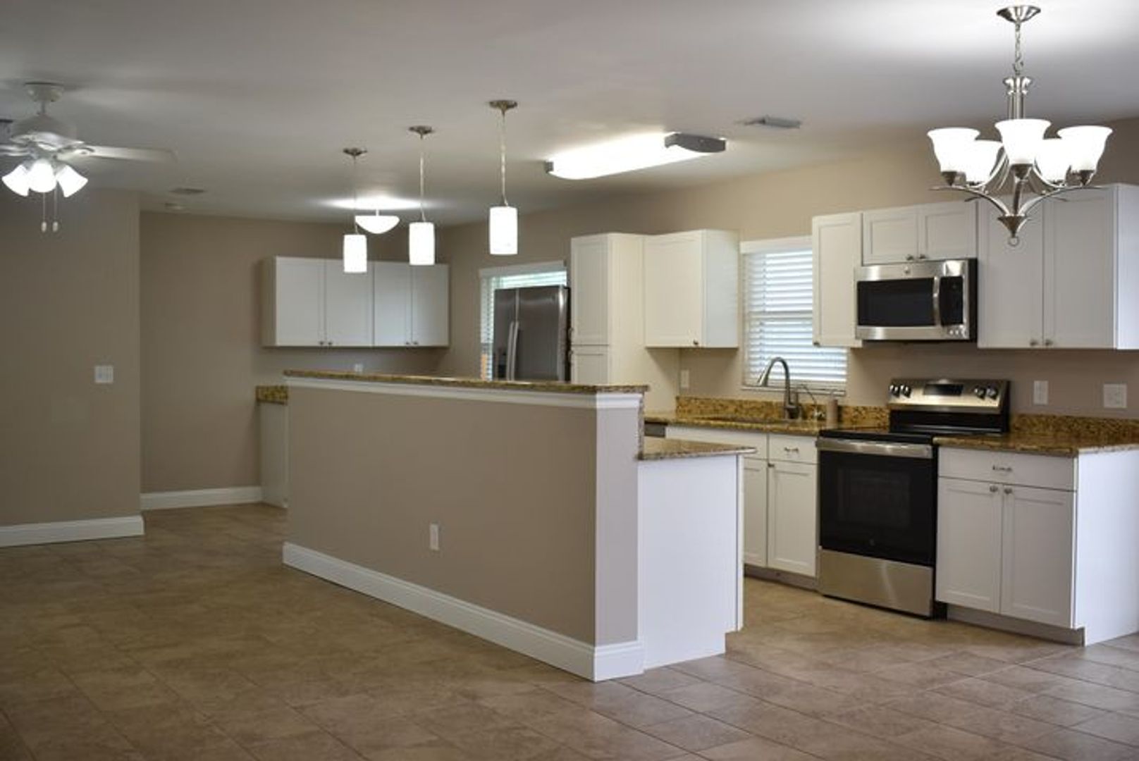 Lantana House: 826 Palama Way