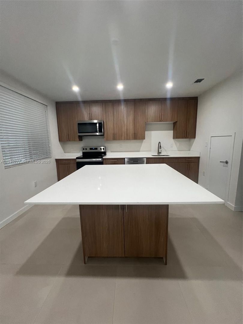 Florida City House: 199 N Redland Road A10