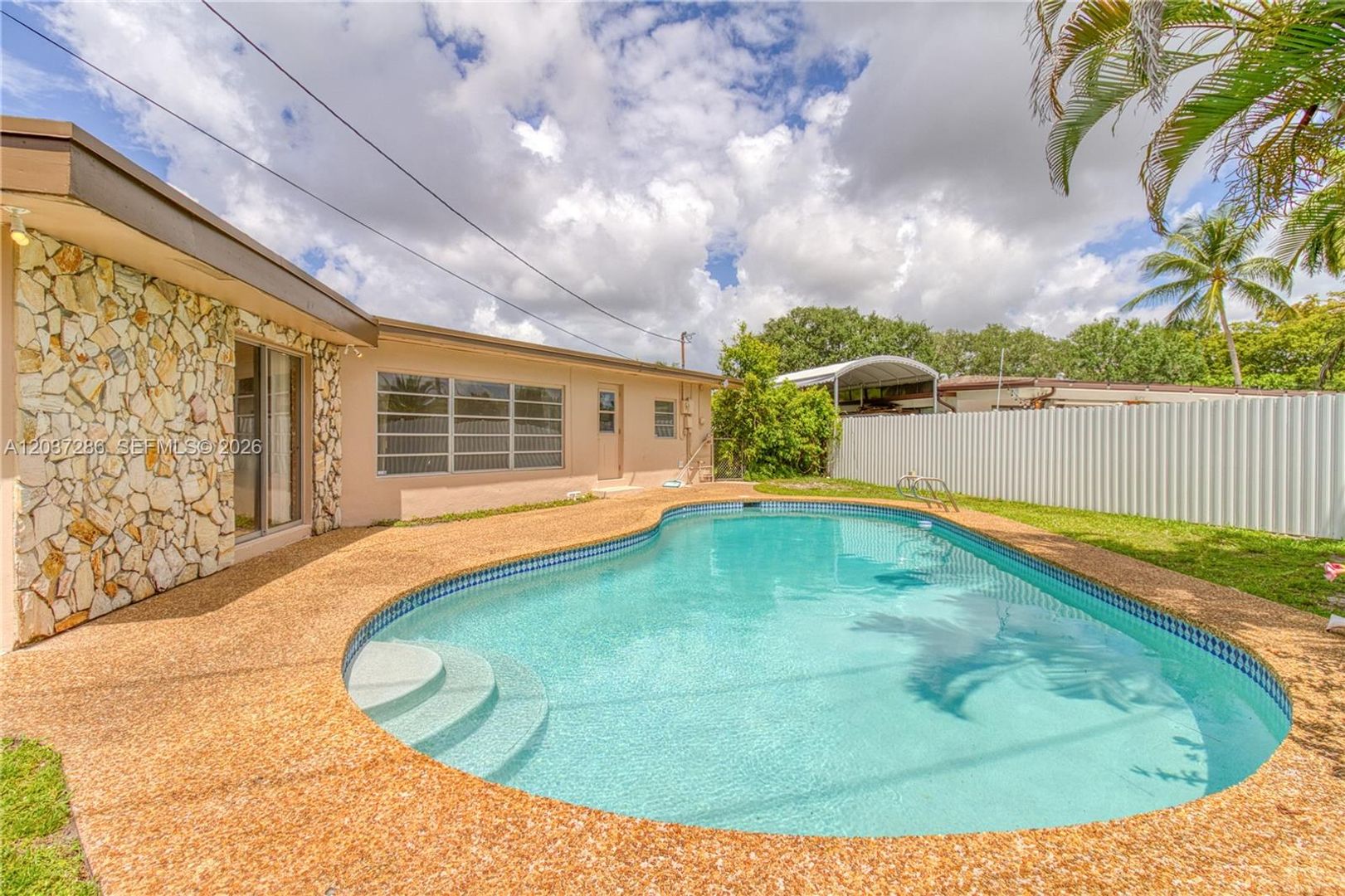 Plantation House: 192 SW 62nd Terrace