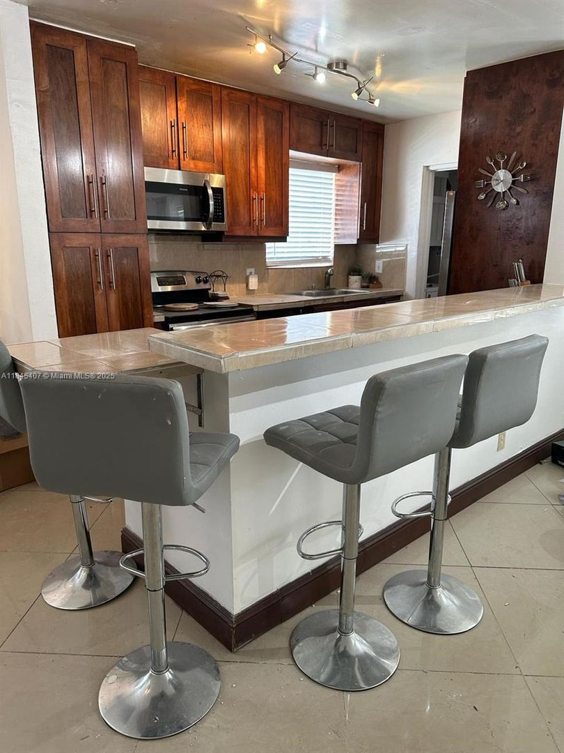 Hallandale Beach House: 305 SW 7th Street 0