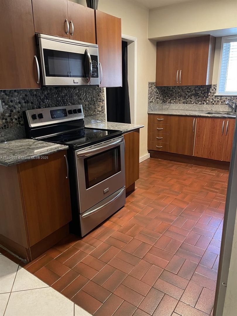 Miami House: 14825 NE 9th Court