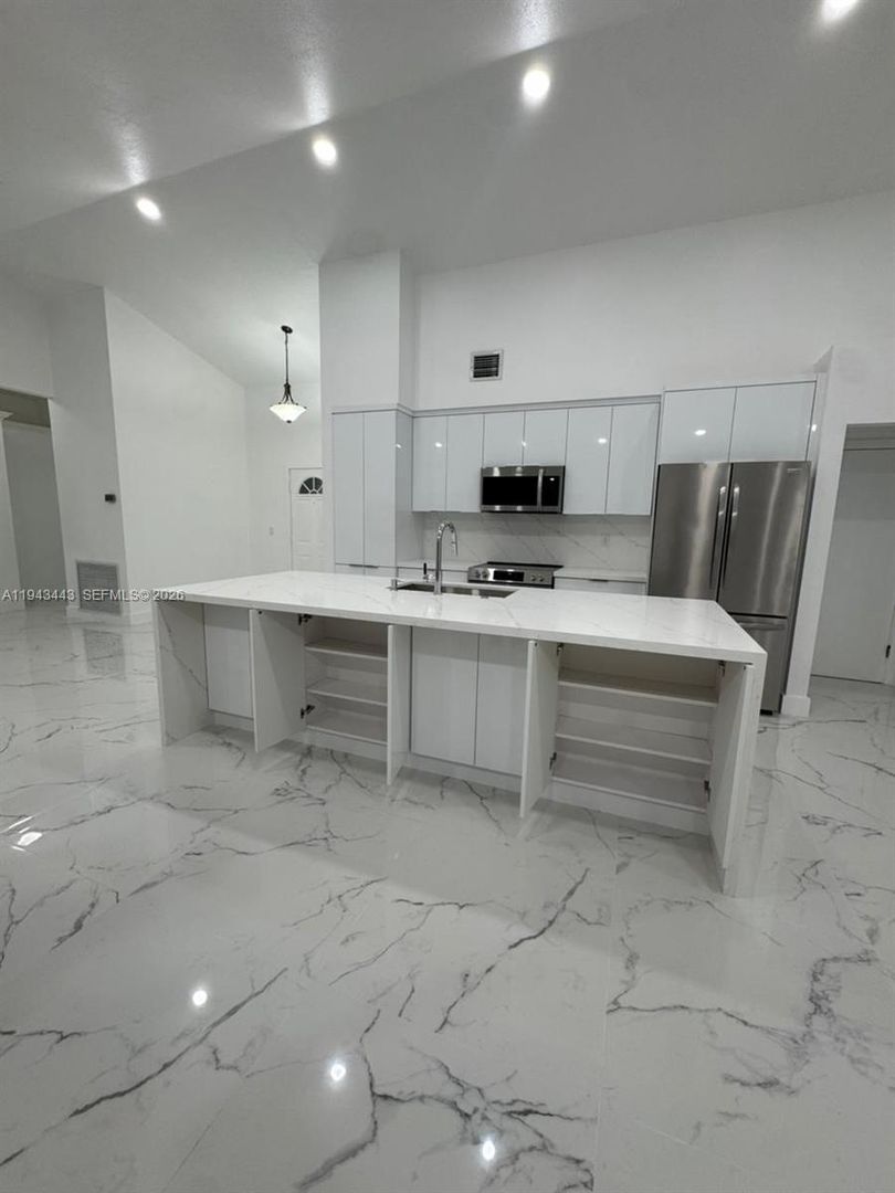 cooper city House: 8940 NW 7th Court