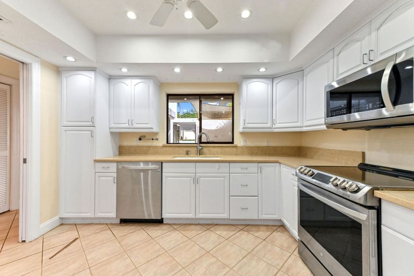 West Palm Beach House: 1900 Presidential Way 1-F