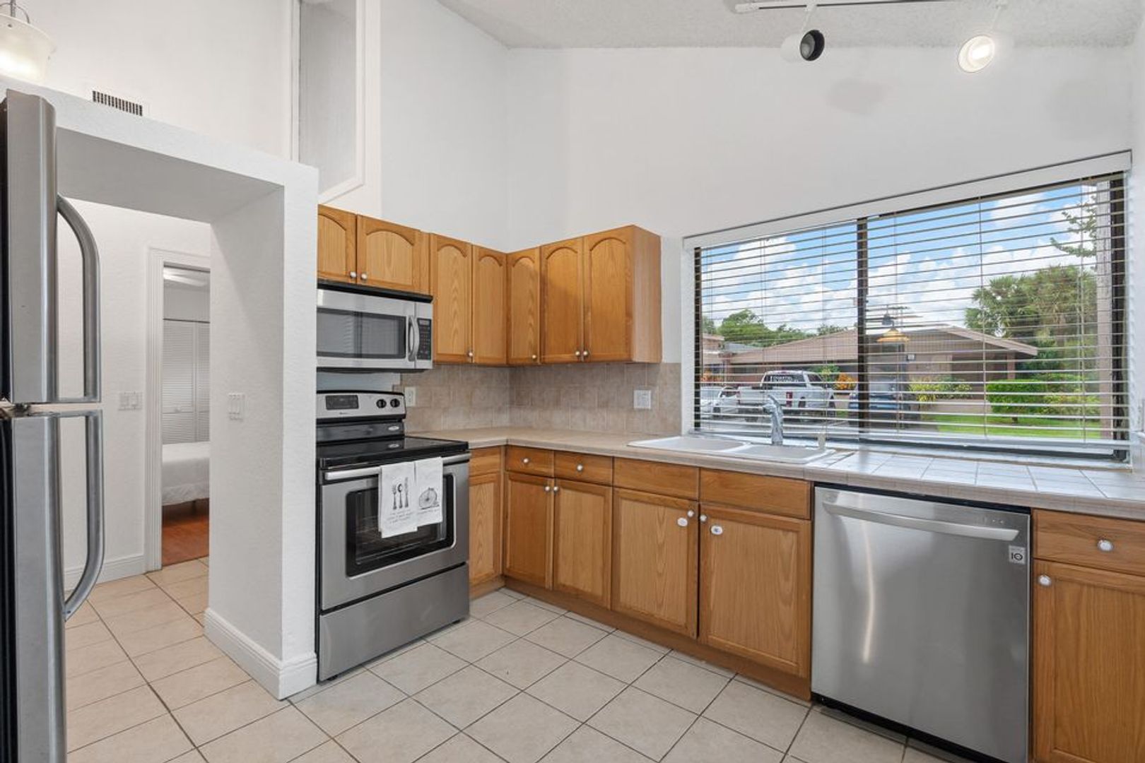 Royal Palm Beach House: 166 Sparrow Drive 6a