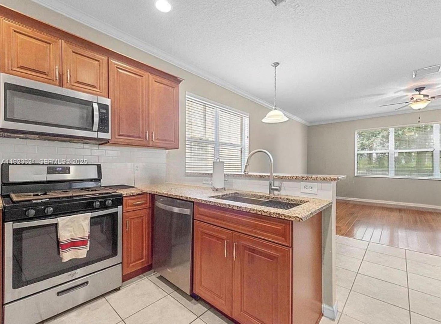 Royal Palm Beach House: 168 Canterbury Place