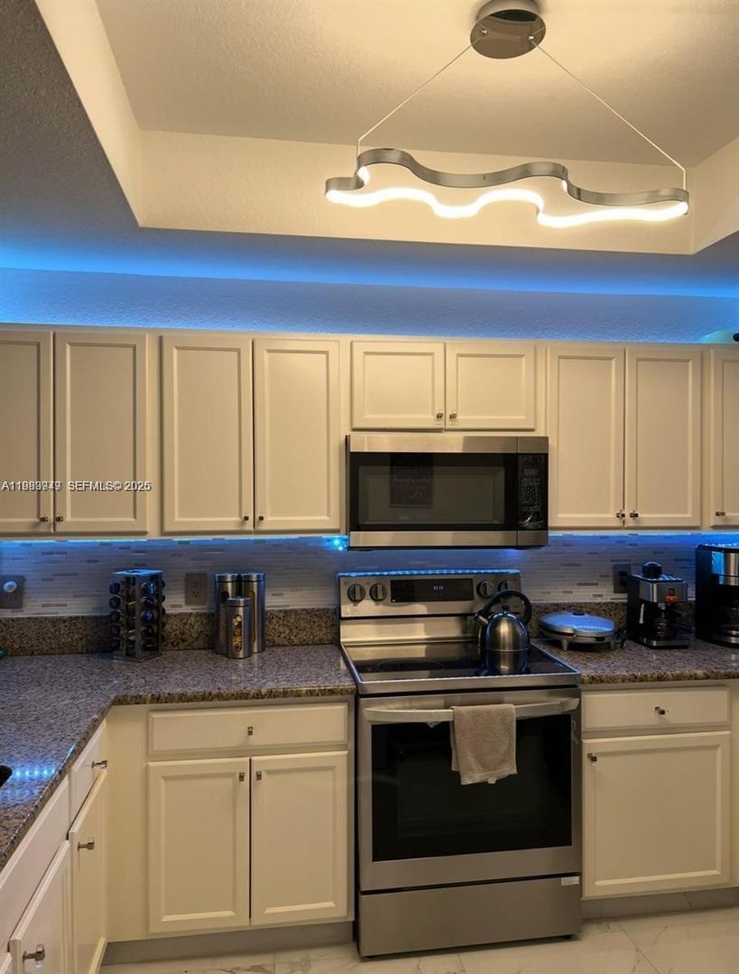 Doral House: 11501 NW 89th Street 102