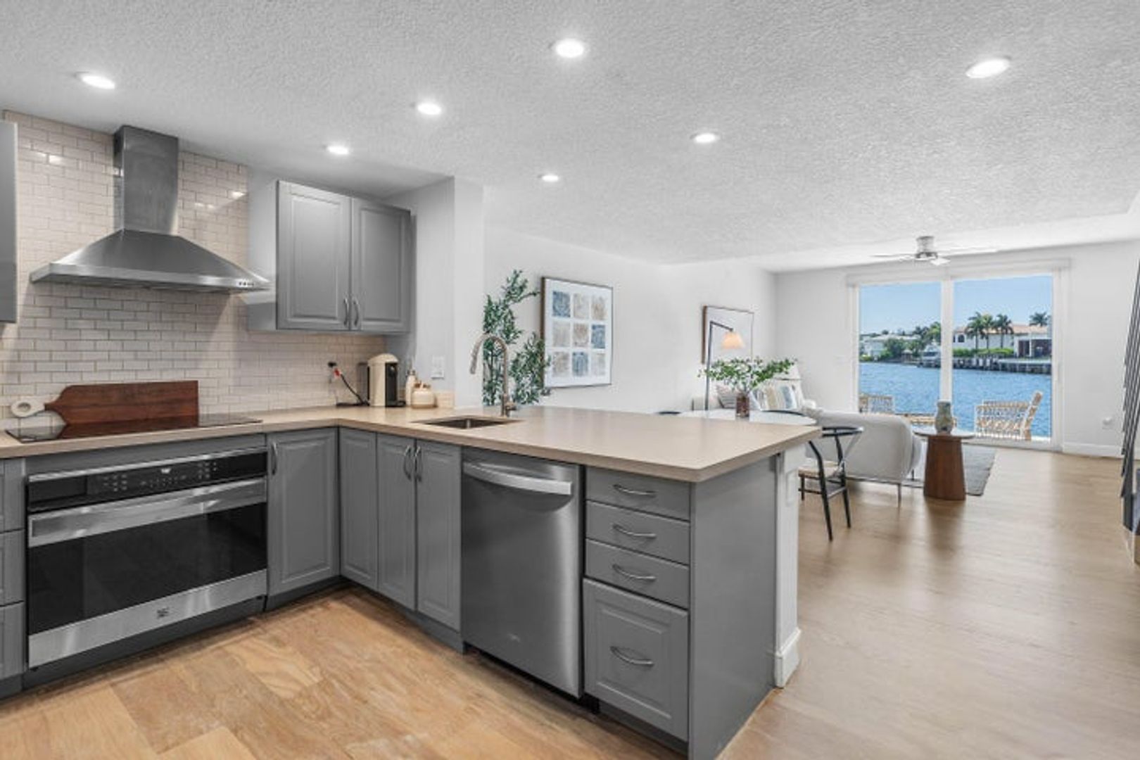 Boca Raton House: 900 Jeffery Street