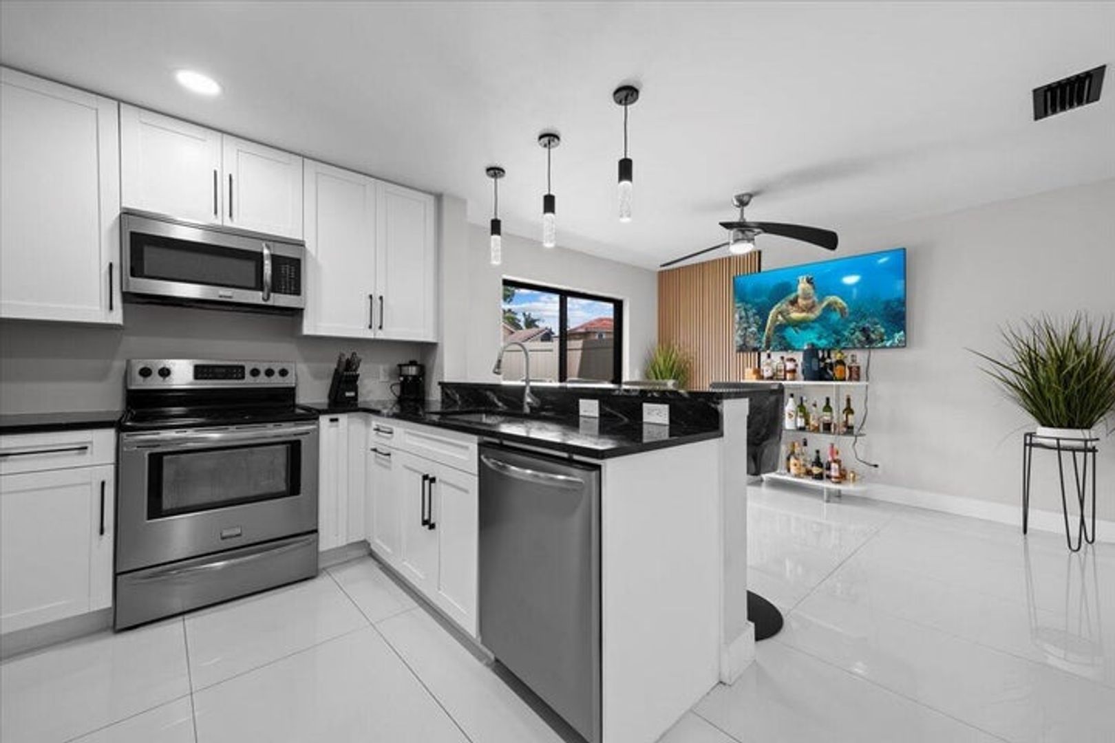 Wellington House: 1779 Harborside Circle