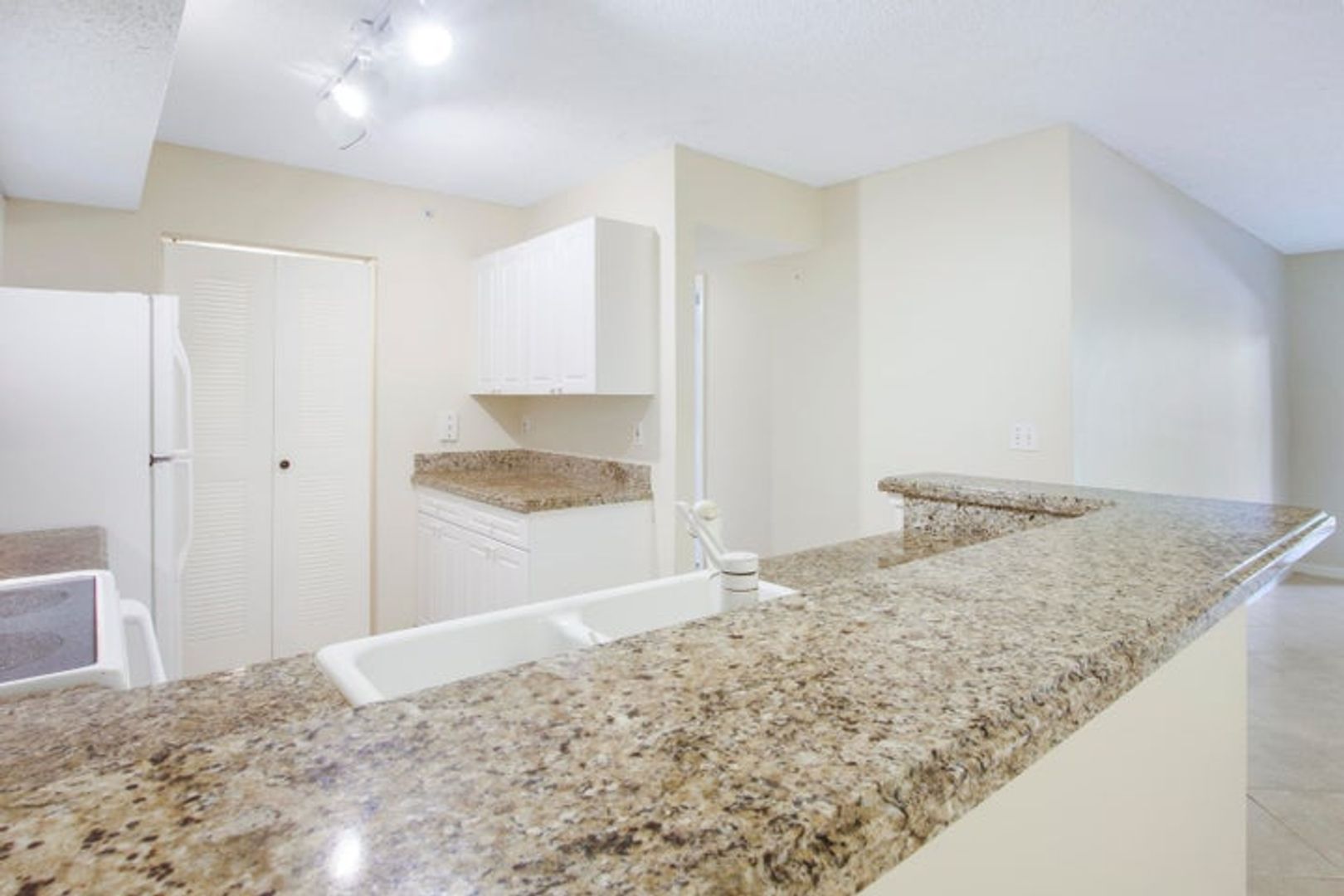 Tequesta House: 284 Village Boulevard 9112