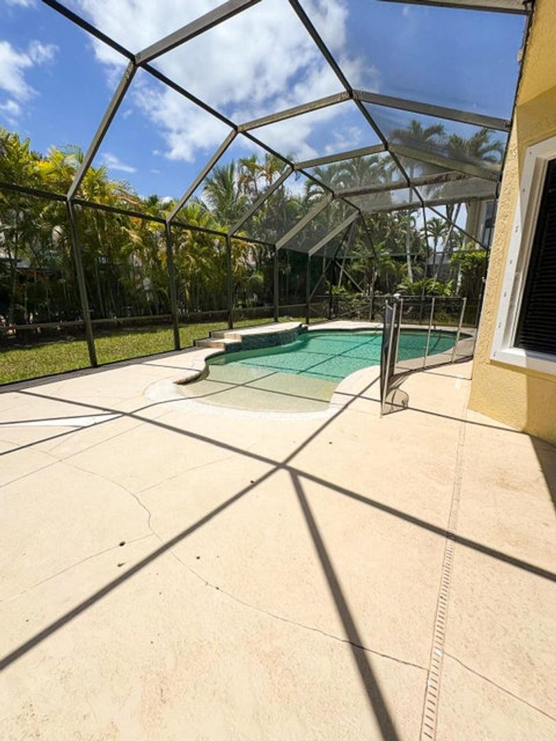 Parkland House: 7477 NW 114th Terrace