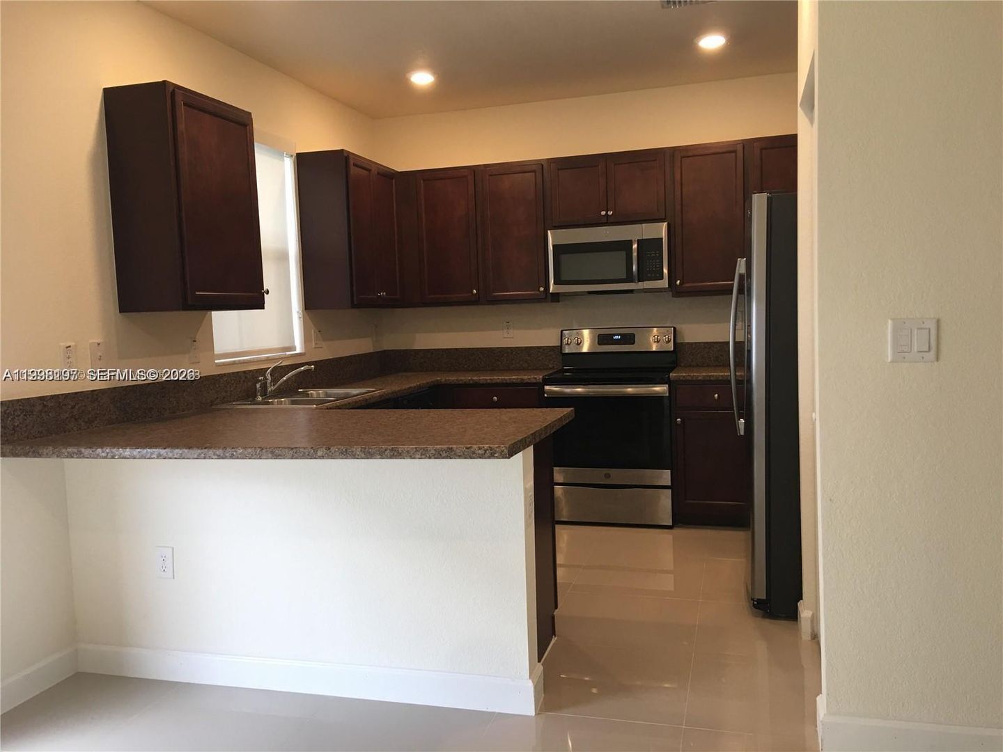 Hialeah House: 10323 W 34th Lane 10323