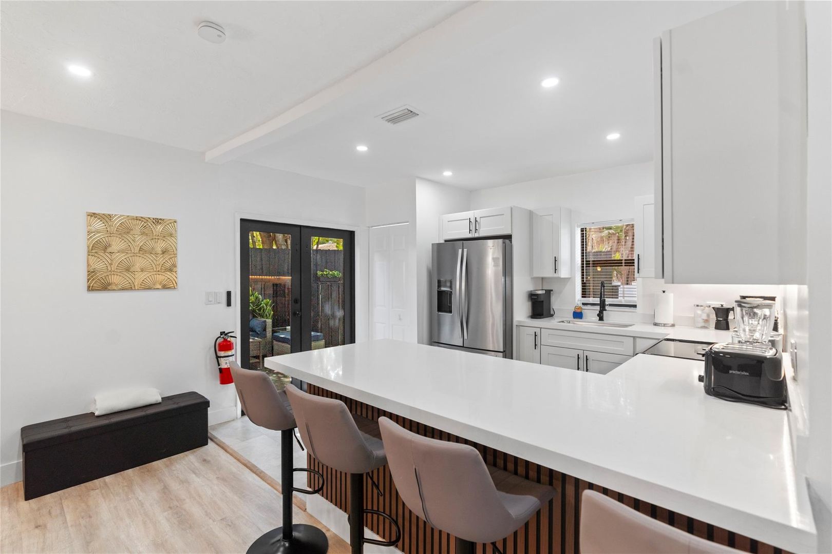 Oakland Park House: 719 NE 36th Street