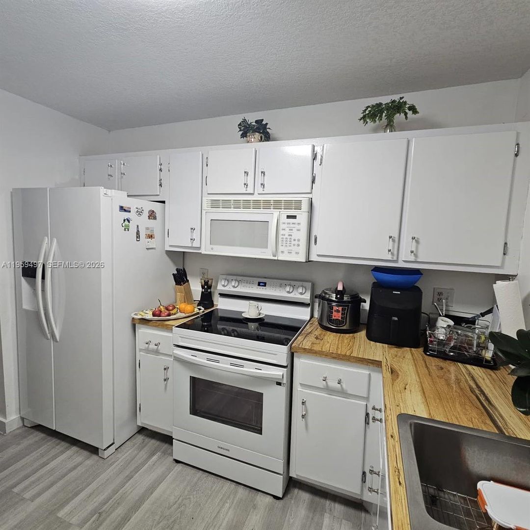 Miami Gardens House: 19623 NW 30th Place