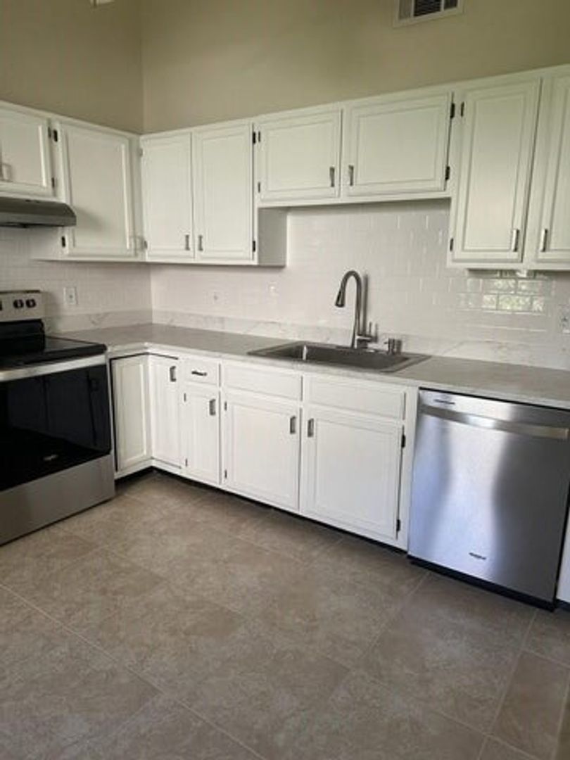 Boca Raton House: 406 Buttonwood Place