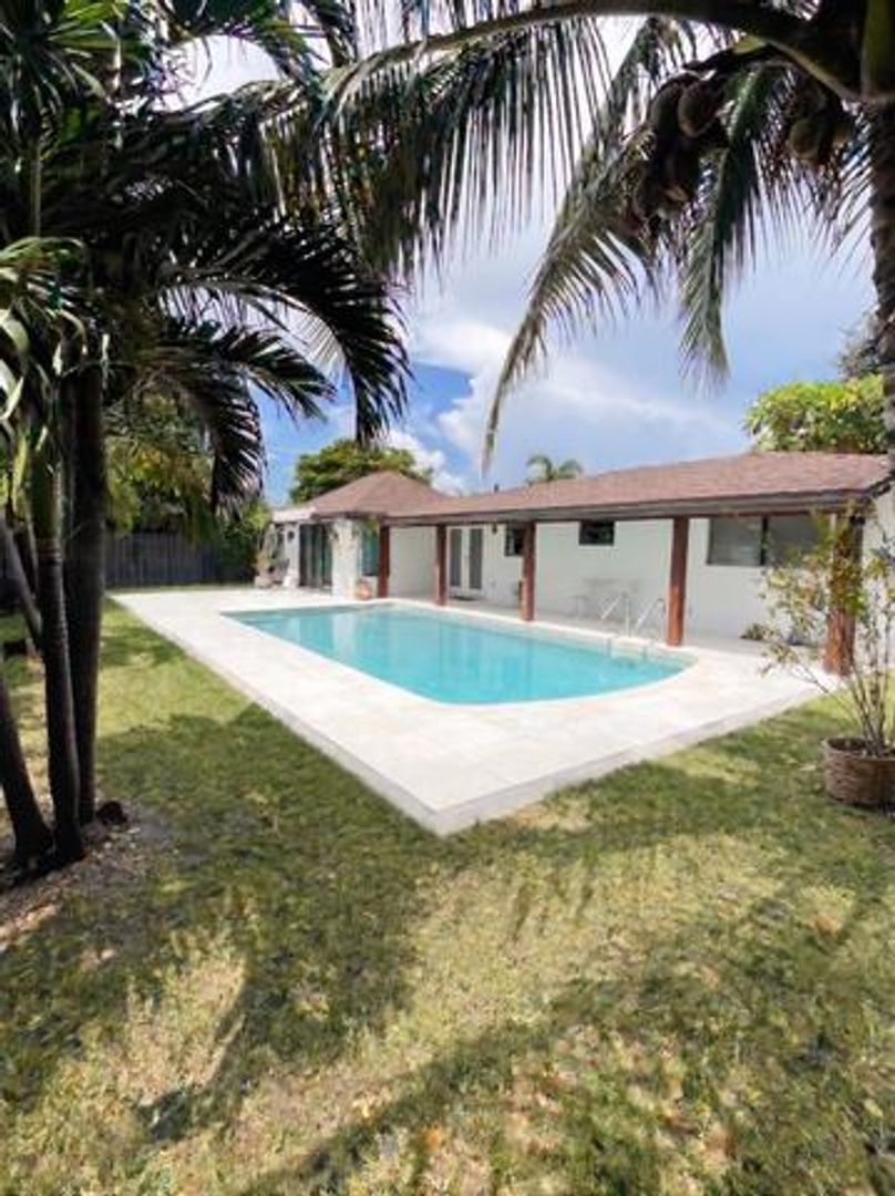 Boca Raton House: 336 NE 28th Terrace