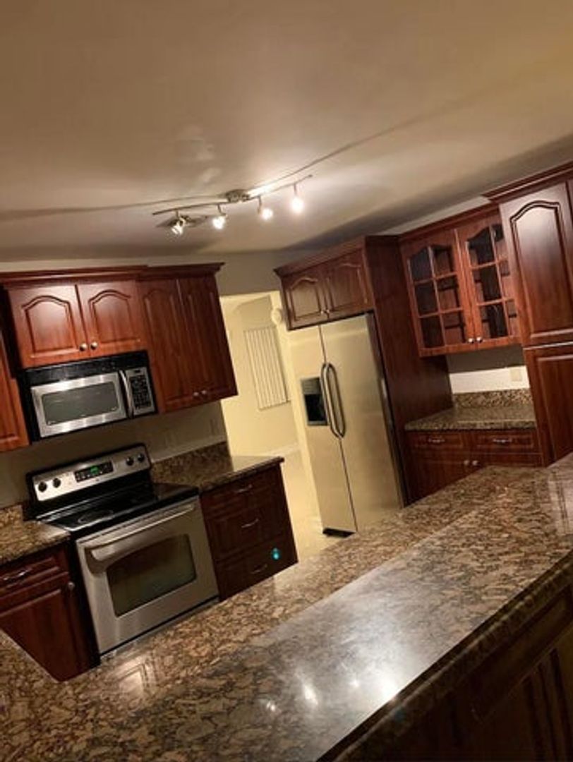 Plantation House: 9609 NW 8th Circle