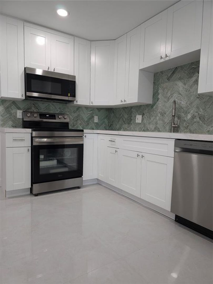 Coral Springs House: 9557 NW 2nd Place 9557