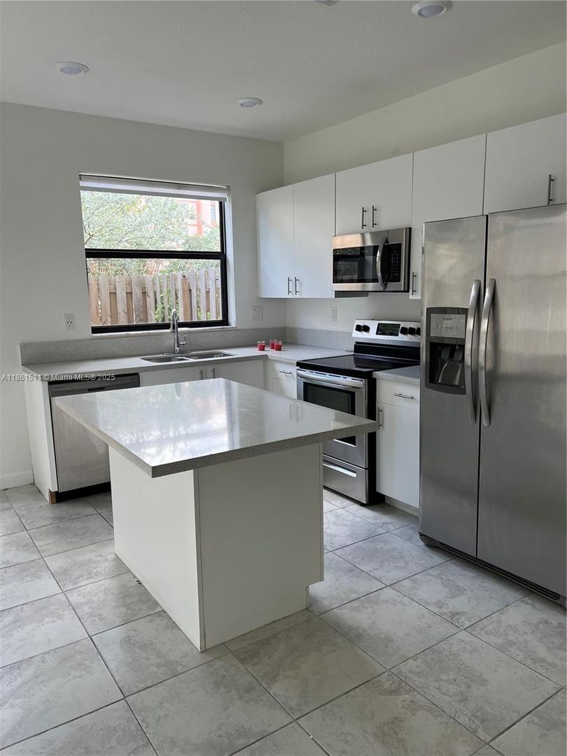 Miami House: 316 NE 208th Terrace