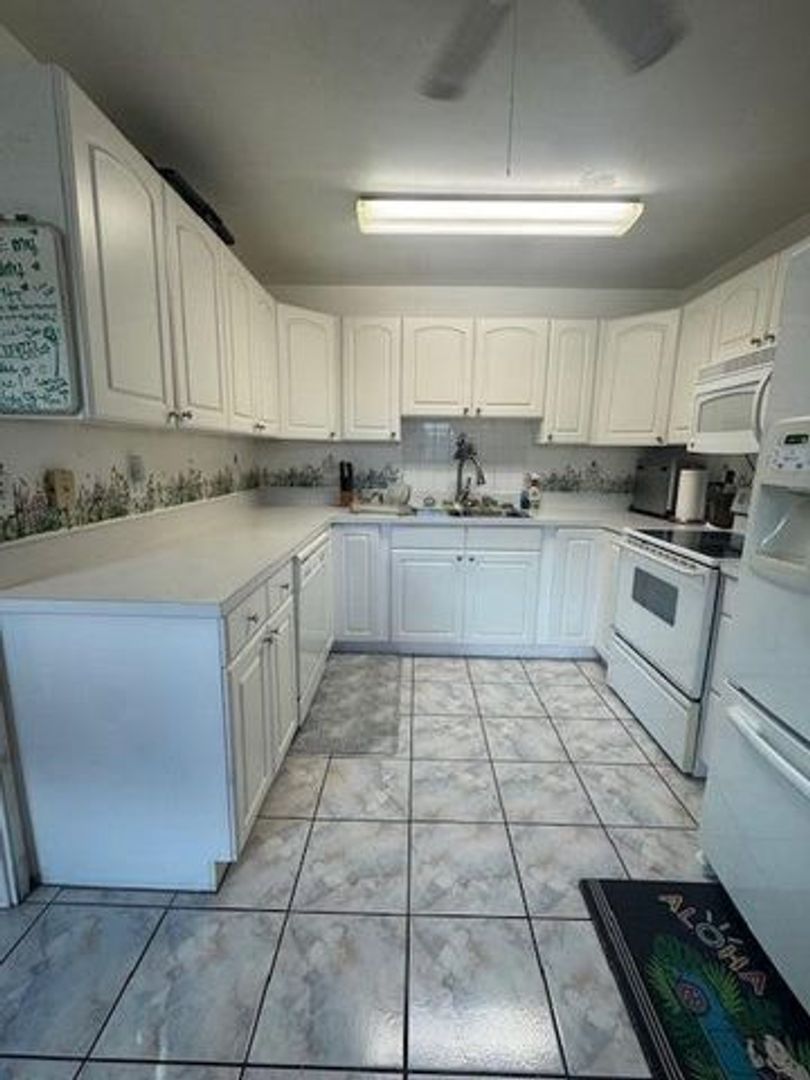 Lake Worth Beach House: 1322 N M Street