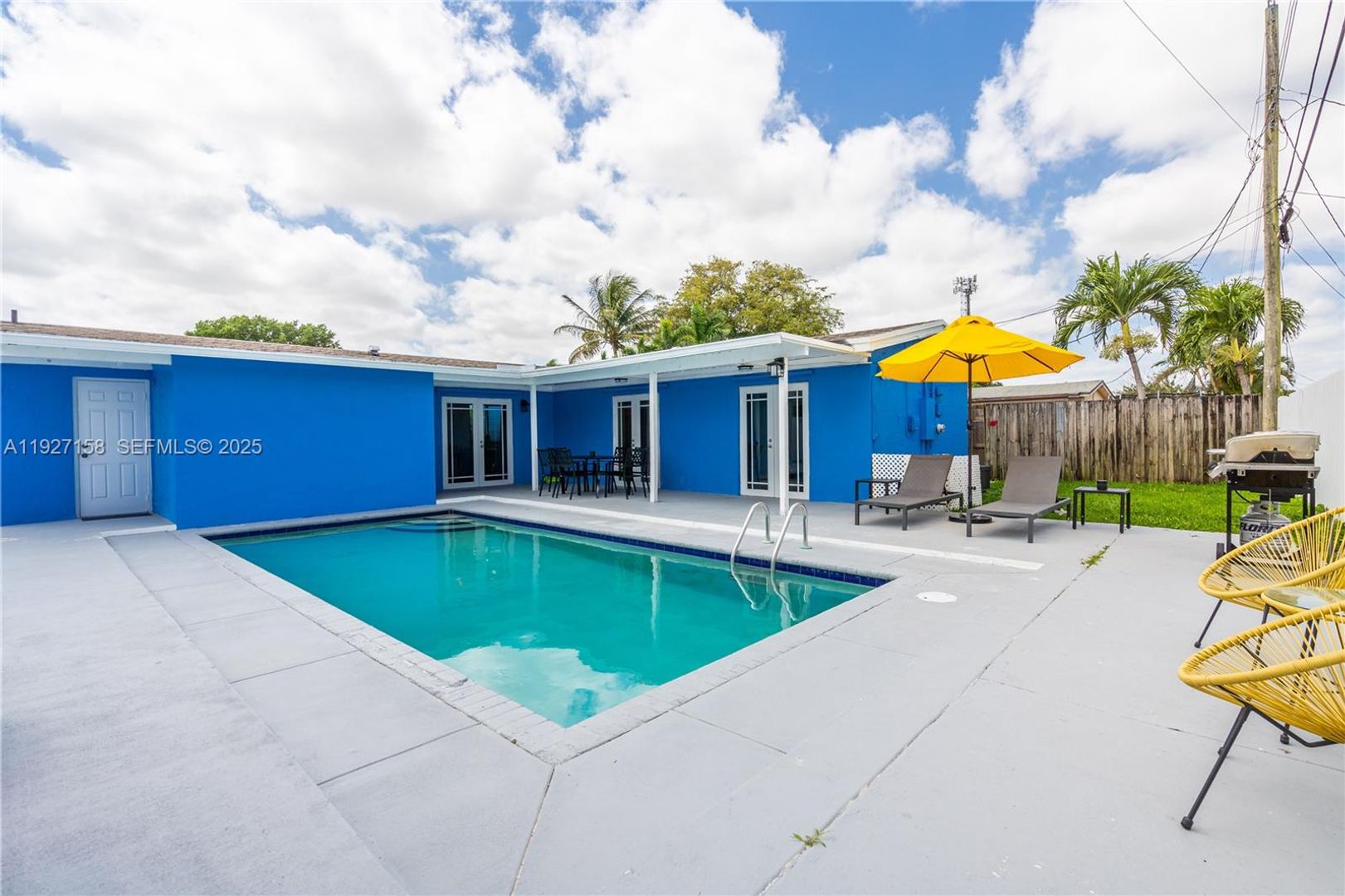 Hollywood House: 7831 Hope Street