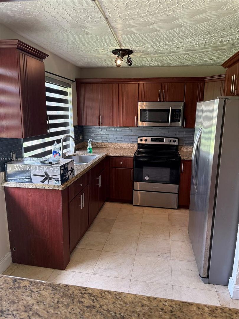 Miami Gardens House: 600 NW 214th Street 105